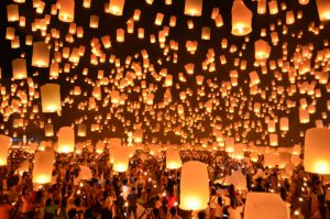 Floating Lanterns : Yi Peng in Thailand